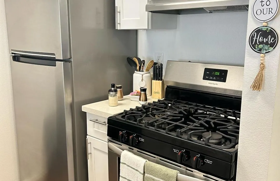 Hollywood Blvd Studio Free Designated Parking & Wifi-1