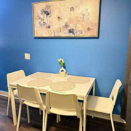 Hollywood Blvd Studio Free Designated Parking & Wifi-3